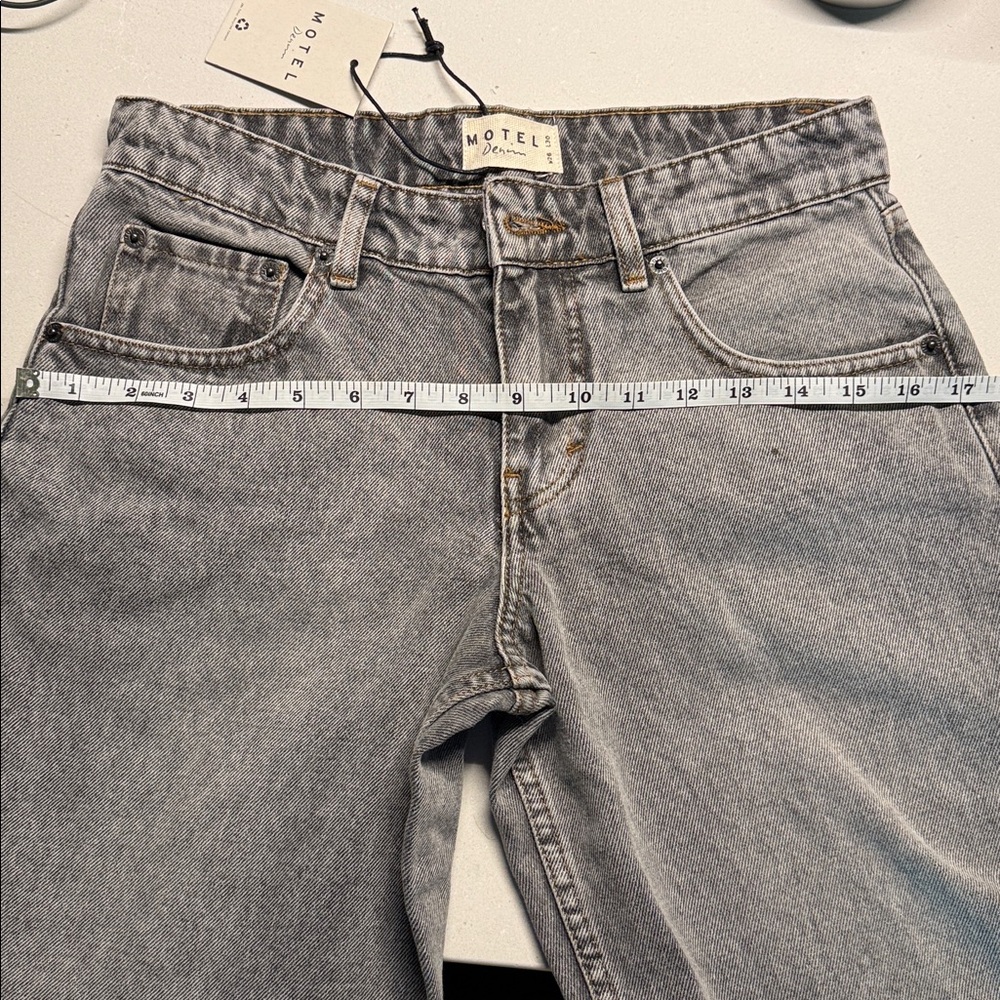 Low Rise Parallel Jeans In Grey Wash - Picture 5 of 6